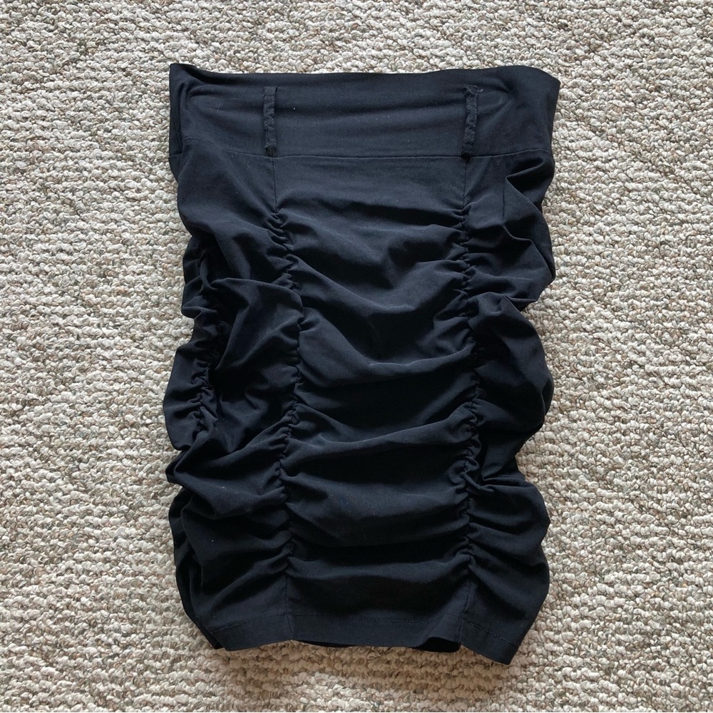 5/$15 Valia Black Scrunchy, Stretchy, & Sexy Skirt Medium